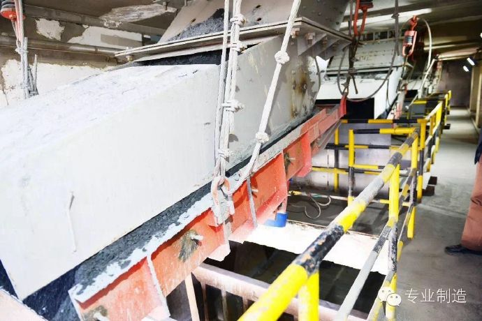 双质体振动给料机1