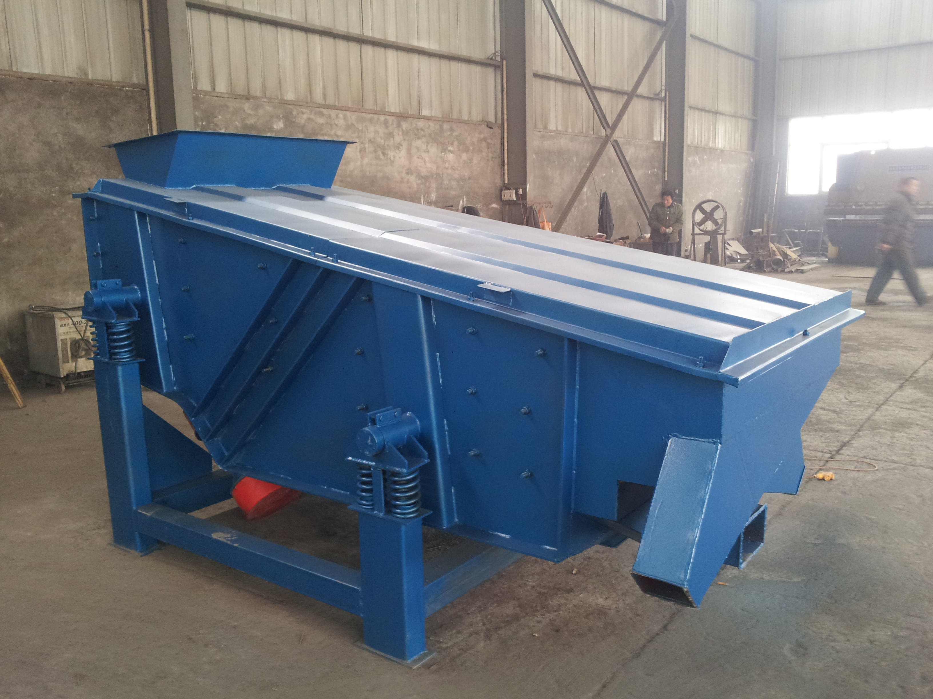 全封闭矿用振动筛的结构特点