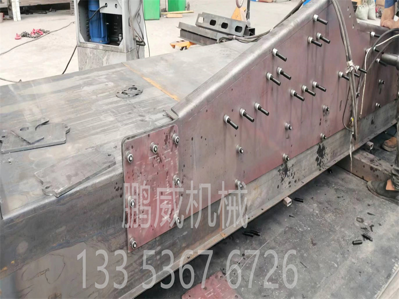 振动筛主体装配拼接1